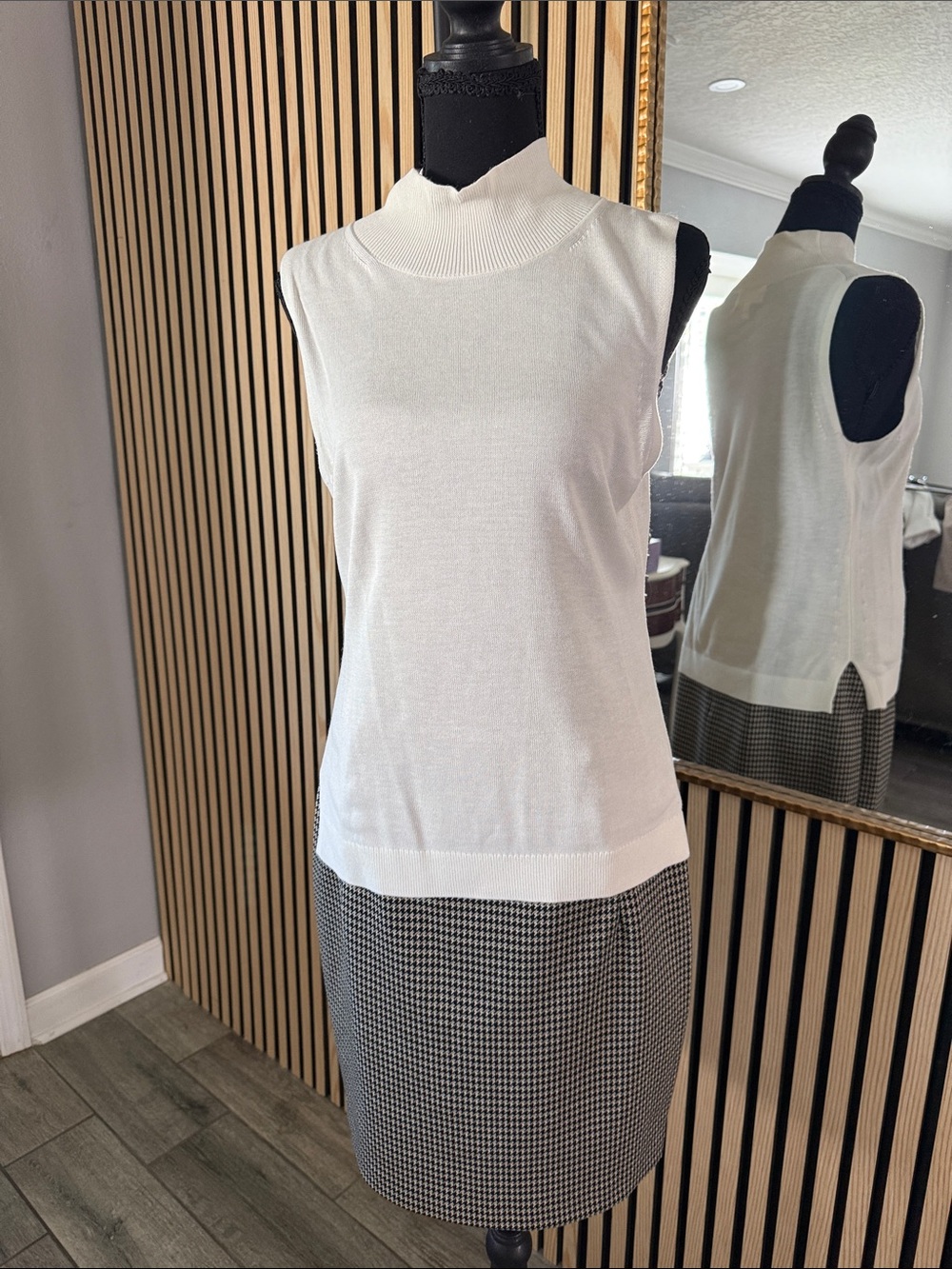 Banana Republic White Sleeveless Mock Neck Tank